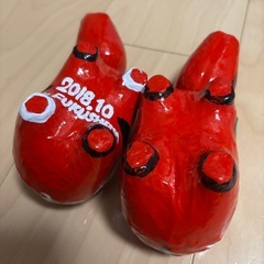 赤べこ2個　おまけのリス置物の画像