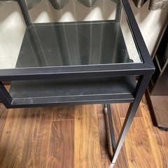 IKEA  ガラステーブル➕椅子付きの画像