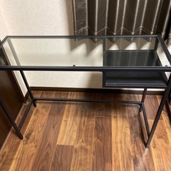 IKEA  ガラステーブル➕椅子付きの画像