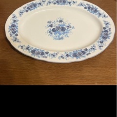 クッションカバー2点とお皿1点の画像