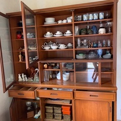 [直接取りに来て下さる方限定]食器棚の画像
