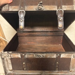宝箱　収納ケース　棚　アンティーク　海賊の画像