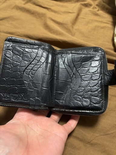 イルビゾンテ 二つ折り財布 クロコ型押し ブラック