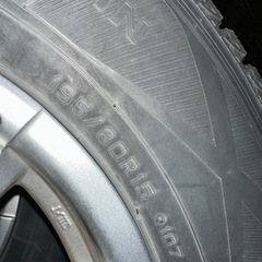 ハイエース スタッドレス４本 ノーマルタイヤ４本 ８本セットの画像