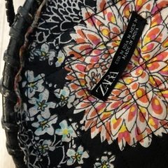 ZARA藤のショルダーバッグの画像