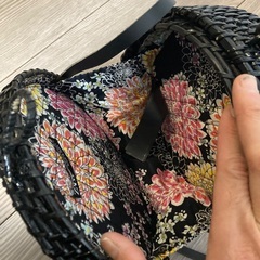 ZARA藤のショルダーバッグの画像