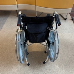 子供用女性用車椅子 青空デザインの画像