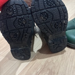 子供の靴まとめての画像