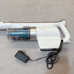 掃除機&スタンド　IRIS OHYAMA　アイリスオーヤマ　掃除機　充電式サイクロンスティッククリーナー　山崎実業　掃除機スタンド　スティッククリーナースタンドの画像