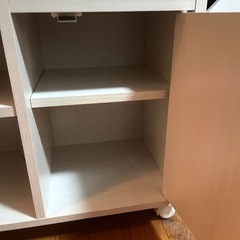 作業、食器棚の画像