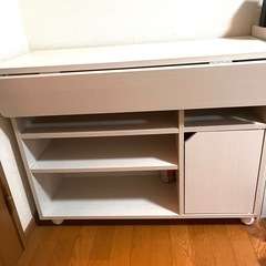 作業、食器棚の画像