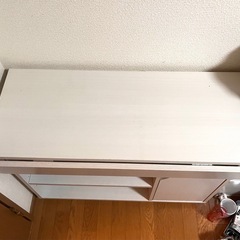 作業、食器棚の画像