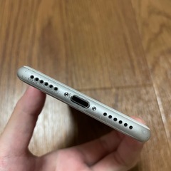 simフリー　iPhone7 32GB シルバーの画像