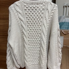 GU ニットセーターの画像