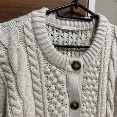 GU ニットセーターの画像