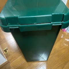 リス ゴミ箱 ワンハンド ハンドル付き ダークグリーン 45L ecoコンテナスタイル2 日本製の画像
