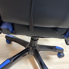 ゲーミングチェア　青黒の画像