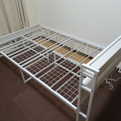 セミダブルベッドフレームお売りします。の画像