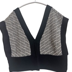 AZUL 幾何学模様 Vネック ニットベストの画像