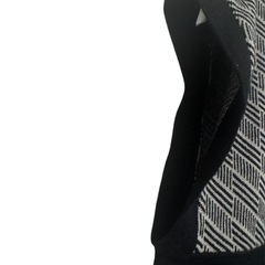 AZUL 幾何学模様 Vネック ニットベストの画像