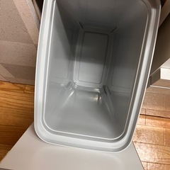 汚れあり　ゴミ箱付き棚　　ホワイト　キッチン収納　白の画像