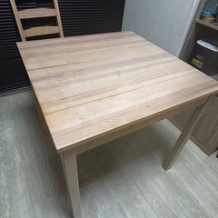 ダイニングテーブル＋チェア2脚セット 無料でお譲りします。の画像