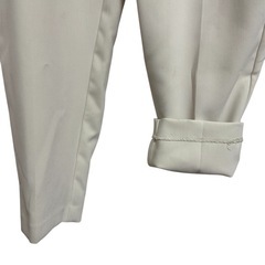 ZARA ベージュ テーパードスラックス Sの画像