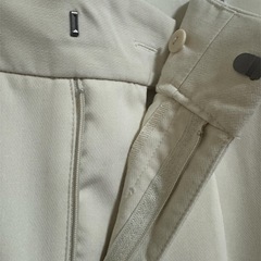 ZARA ベージュ テーパードスラックス Sの画像