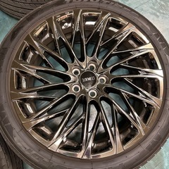 タイヤホイール付きの画像