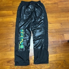 デラソラーナ　ズボンの画像