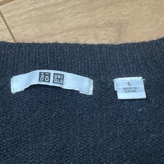 UNIQLOのVネックウールセーターです☺️の画像