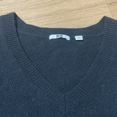UNIQLOのVネックウールセーターです☺️の画像