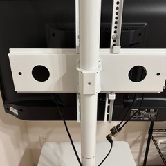 キャスター付きテレビスタンド　⚠️テレビは外した状態でお渡しの画像