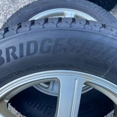 フォレスター XV 等 225/60R17 東北6県無料配送対応‼️爆安‼️最終値下げ‼️⑦超超超バリ溝❗ 国産 ブリジストン ブリザック DM-V3❗ アルミ付き 国産 タイヤ !!　スタットレス　スタッドレス　雪 冬 ゆき PCD100 pcd100の画像