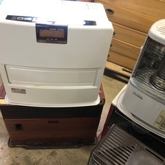 石油ストーブ ファンヒーター各種 1台1500円 レトロなやつから今どきのやつまで！早いもの勝ち❗️の画像