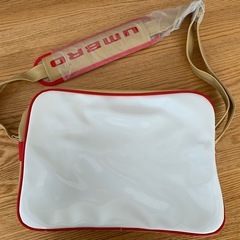 【未使用品】アンブロ　エナメルバッグ　ホワイト×ゴールドの画像