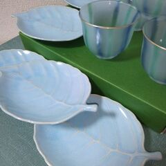 未使用　十草　冷茶グラス5客　レリーフ葉型のお皿5客　計１０客淡い青、緑系の画像
