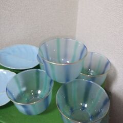 未使用　十草　冷茶グラス5客　レリーフ葉型のお皿5客　計１０客淡い青、緑系の画像