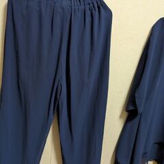 新品未使用 女性セットアップ 紺色の画像