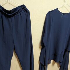 新品未使用 女性セットアップ 紺色の画像
