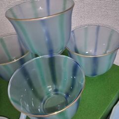 未使用　十草　冷茶グラス5客　レリーフ葉型のお皿5客　計１０客淡い青、緑系の画像