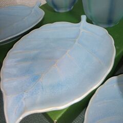 未使用　十草　冷茶グラス5客　レリーフ葉型のお皿5客　計１０客淡い青、緑系の画像