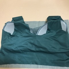 胸を小さく見せるブラ シームレス ノンワイヤー 4L ダークグリーン新品未使用の画像