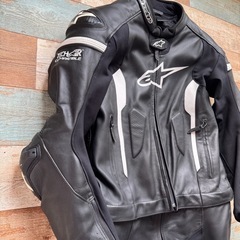 使用少！アルパインスターズ レーシングスーツ 革ツナギ 2ピースXLサイズ相当の画像