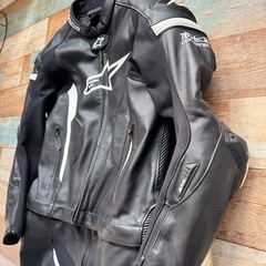 使用少！アルパインスターズ レーシングスーツ 革ツナギ 2ピースXLサイズ相当の画像