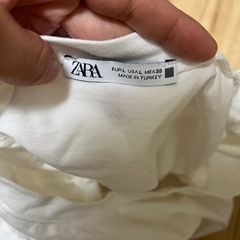ZARA✨肩出しフリルTシャツ✨きれいめスタイルにも✨の画像