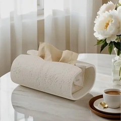 ティッシュケースとソープポンプの画像