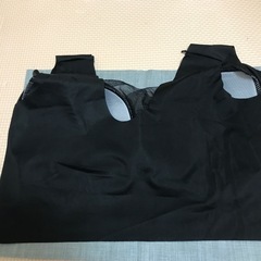 胸を小さく見せるブラ シームレス ノンワイヤー 4L ブラック新品未使用の画像