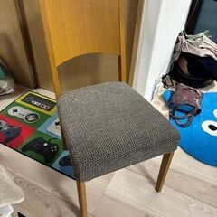 【大きめのテーブル】と【イス×4】セットでの画像