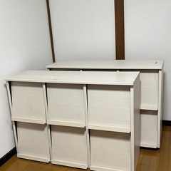 ディスプレイラック　リビング収納　12マス　フラップ扉　マガジンラック　オフホワイト　白の画像